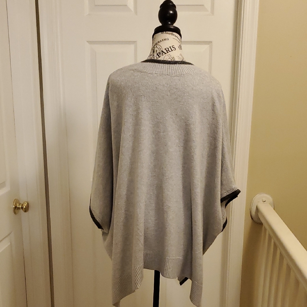 Gray V-Neck Women's Poncho- Chicos Size L/XL - Picture 4 of 5